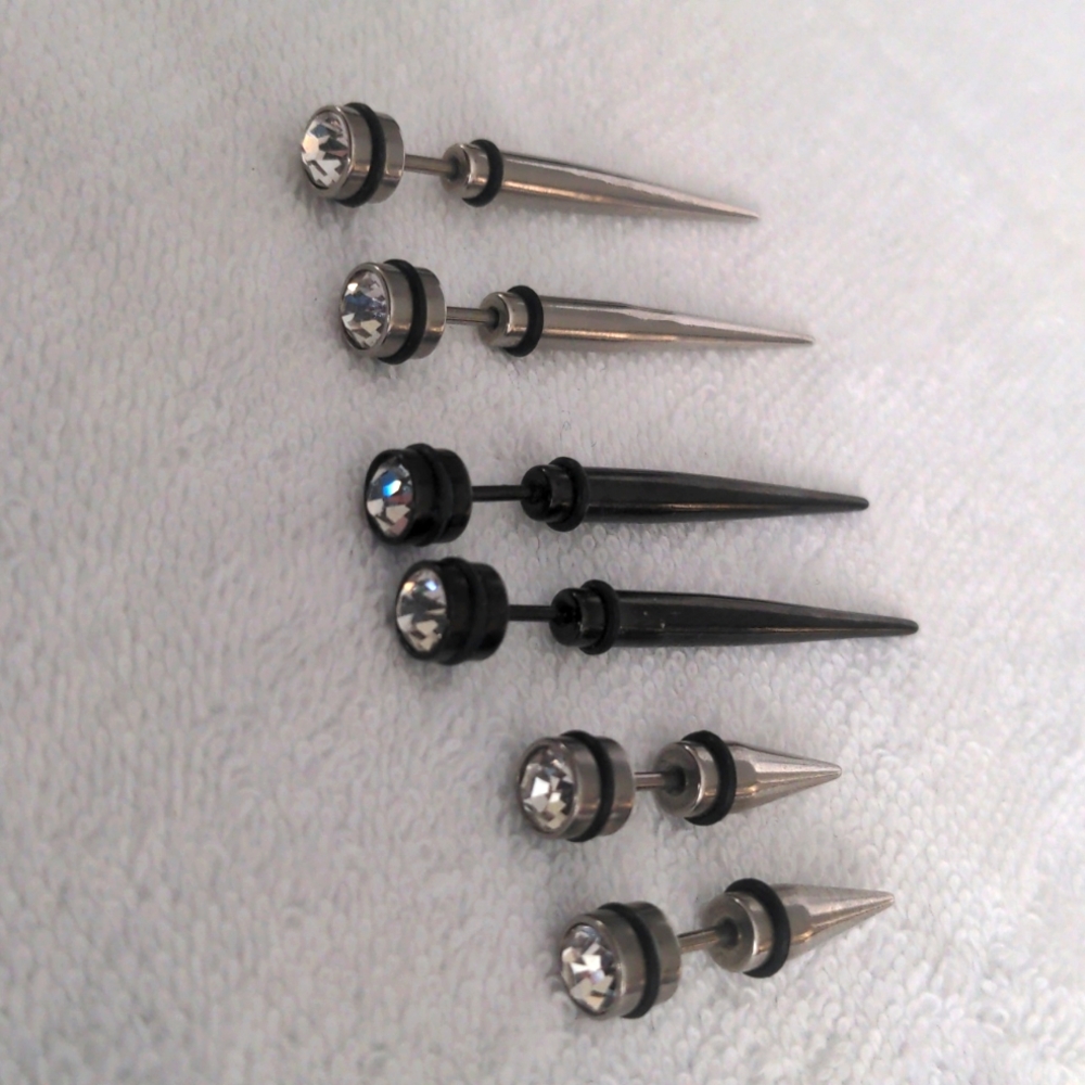 ♥️💀 Set of 3 punk goth spike stud earrings